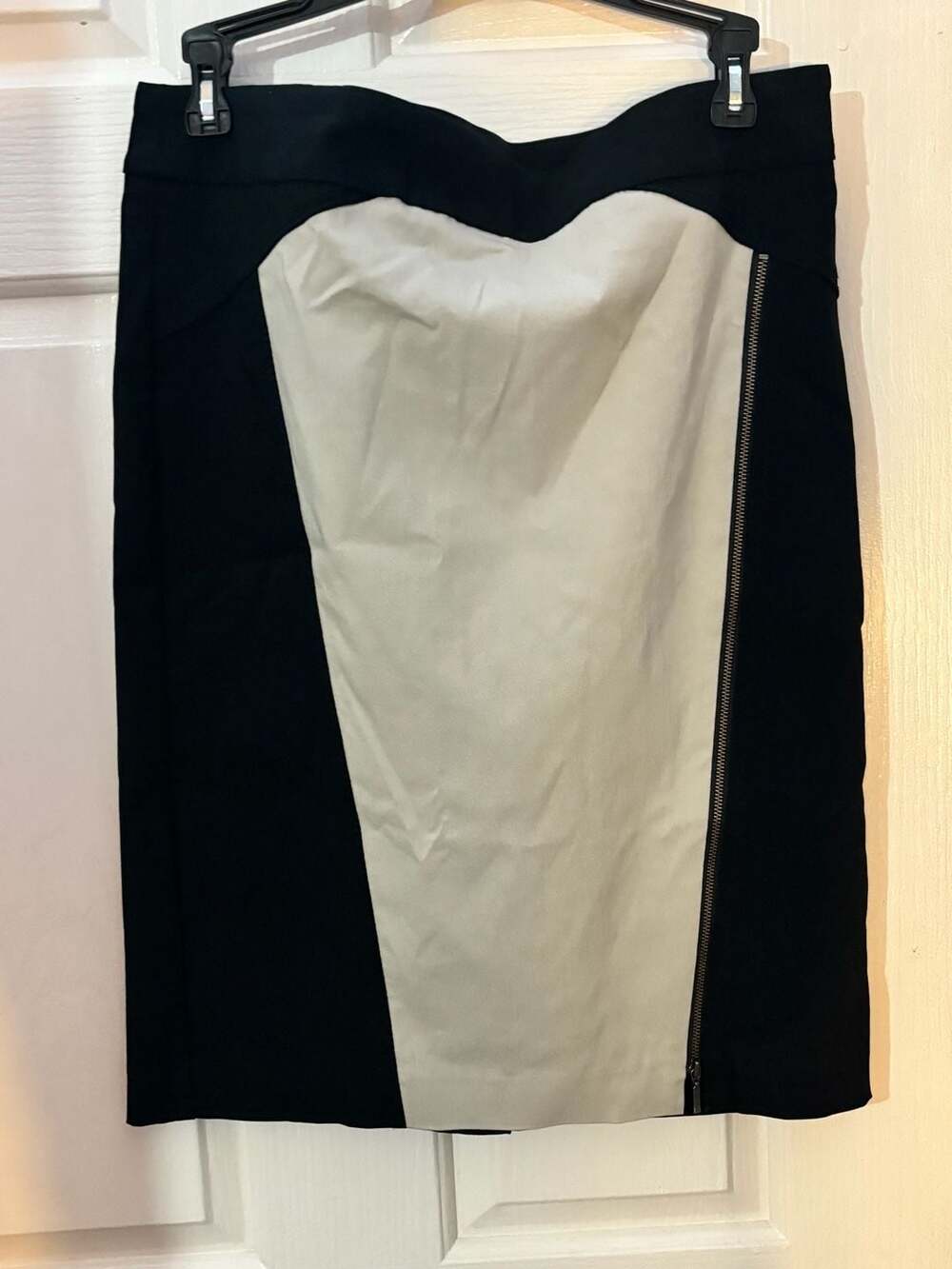 Renuar Black And Beige Color Block Pencil Skirt With Side Zipper Size 8